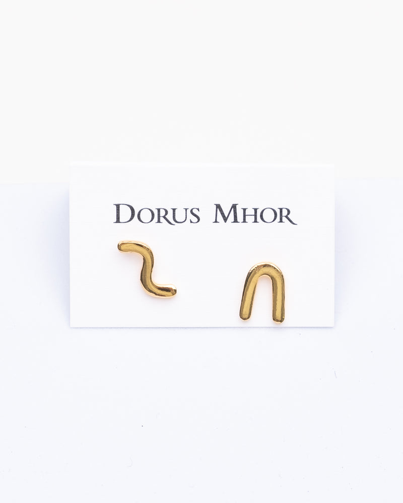 SALE Stud Squiggle / Arch